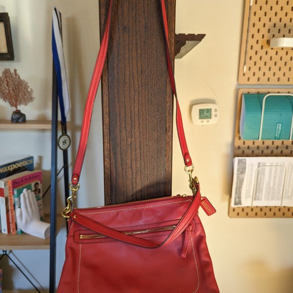 COACH RED LEATHER CROSS BODY - Picture 2 of 7